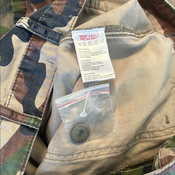 Urban Outfitters Camo Pants - Picture 9 of 9